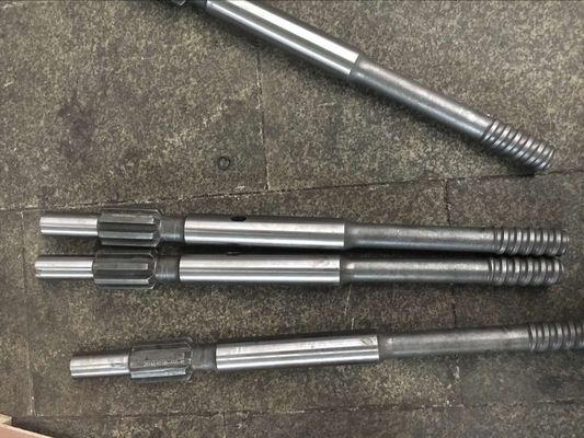 T38 ड्रिल शंक एडाप्टर लंबाई फुरुकवा HD609 रॉक ड्रिल के लिए 690 मिमी स्ट्राइकिंग बार्स